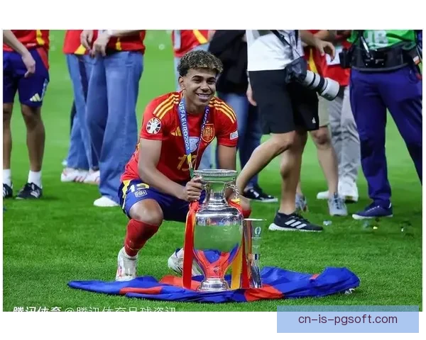 2024欧洲杯亚马尔成功蝉联最佳年轻球员荣誉展现超凡实力